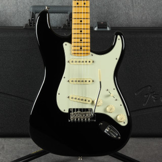 Fender American Pro II Stratocaster - Black - Hard Case - 2nd Hand